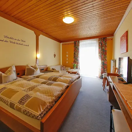 Gasthof-metzgerei-pension Schierlitz Kro 3*