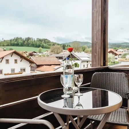 Gasthof-metzgerei-pension Schierlitz אורחן 3*